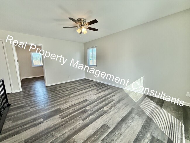 Foto del edificio - 3 Bedroom 2 Bath Overland Park Duplex Now Available!