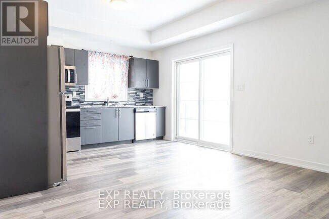 Building Photo - 205-205 W Oak Trl