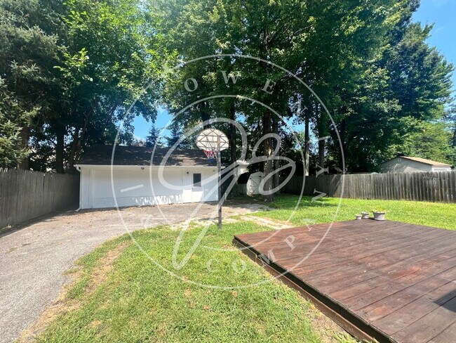 Foto del edificio - "Charming 4-Bed Home with Finished Basemen...