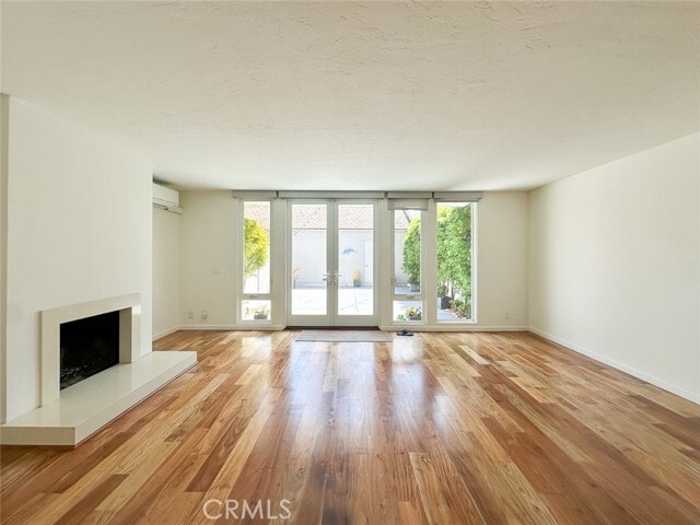 Foto del edificio - 16492 Harbour Ln