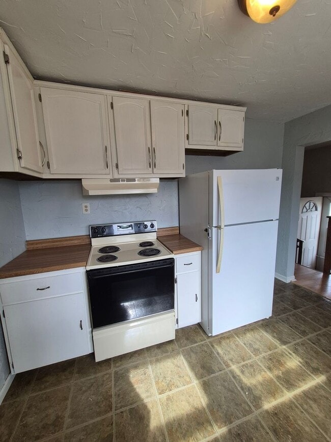 Building Photo - Charming 2-bedroom home!