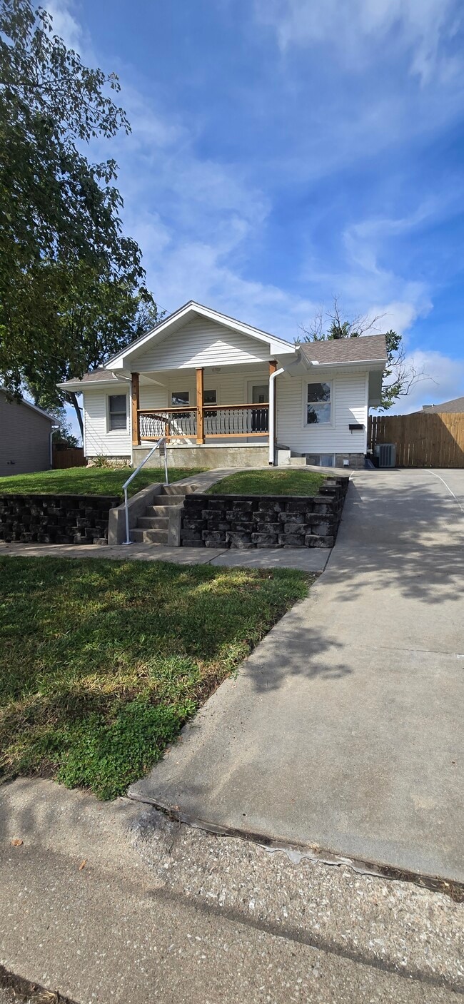 Building Photo - 4217 S 49th St