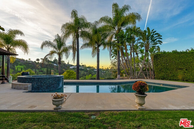 Building Photo - 3761 Sheridge Dr