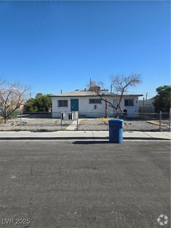 Building Photo - 622 W McWilliams Ave