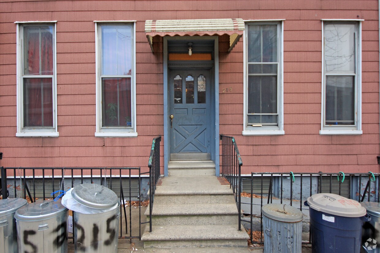 Building Photo - 215 N 6th St
