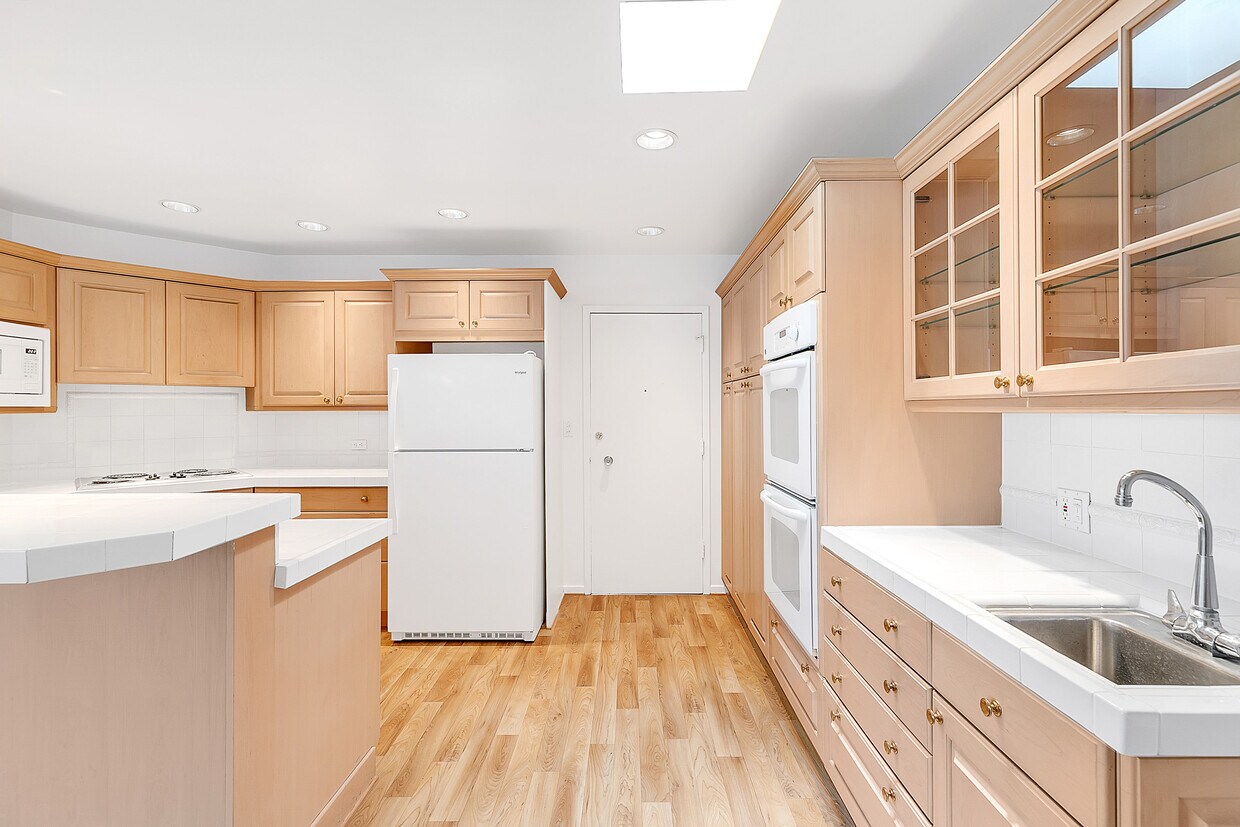 Foto principal - 825 S Gretna Green Way