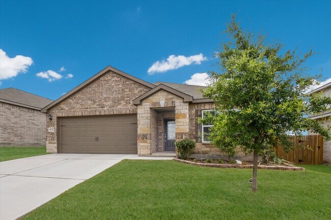 Foto del edificio - Stunning 4 bedrooms 2 baths single-story h...