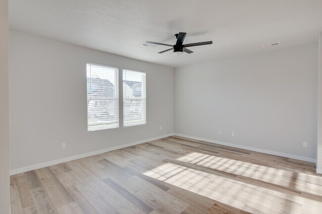 Foto del edificio - Baraya Townhomes: Modern Townhomes for Ren...