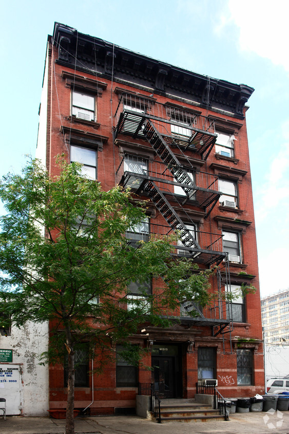 Building Photo - 544 W 49th St