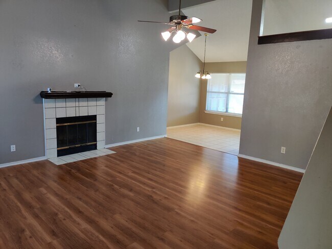 Building Photo - 1069 West Hills Ter