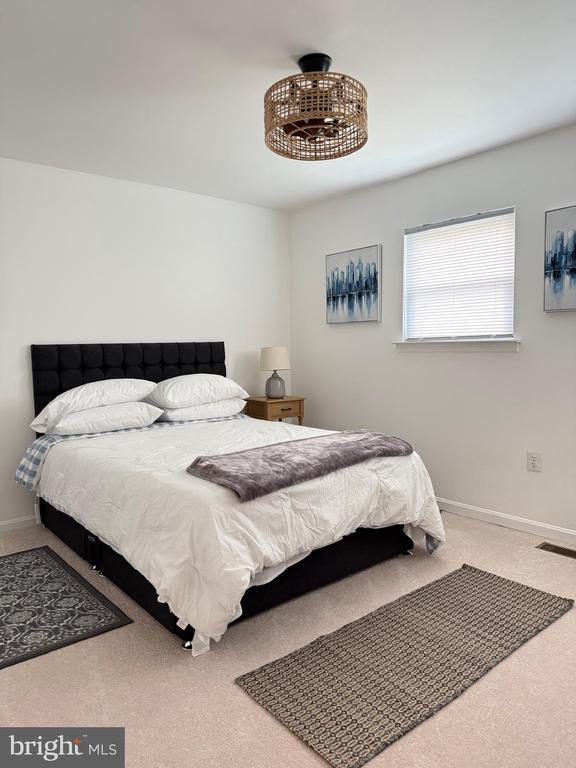 Foto del edificio - 5934 Mayflower Ct