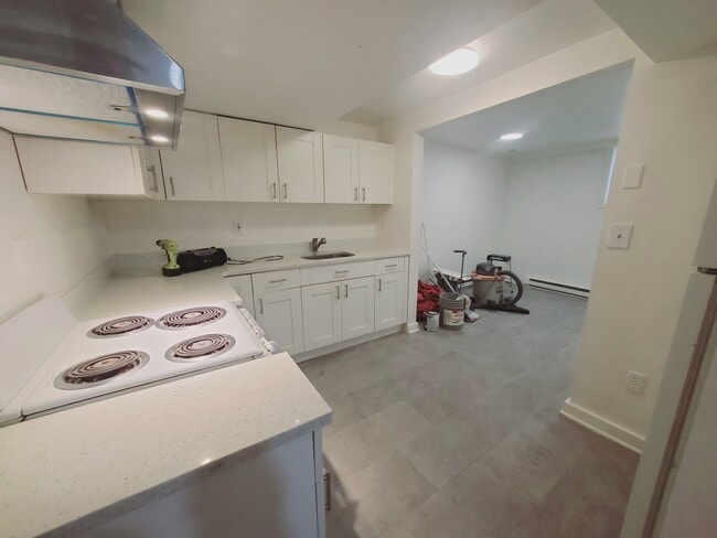 Building Photo - 47 Lindale St