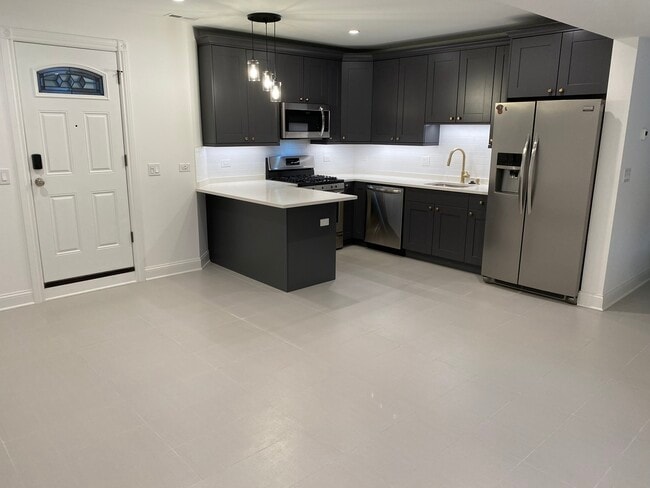 Foto del edificio - 1114 N Hoyne Ave