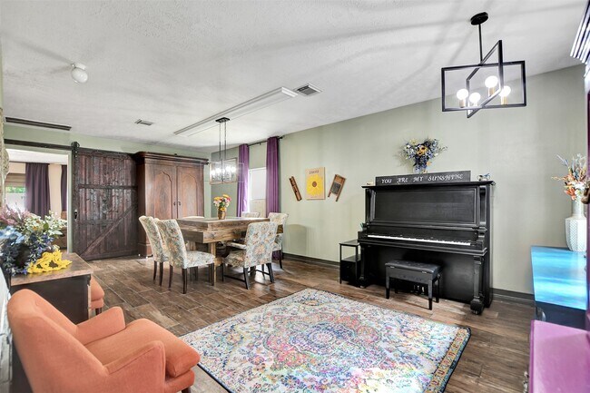 Foto del edificio - 6706 Lindale Manor Ct