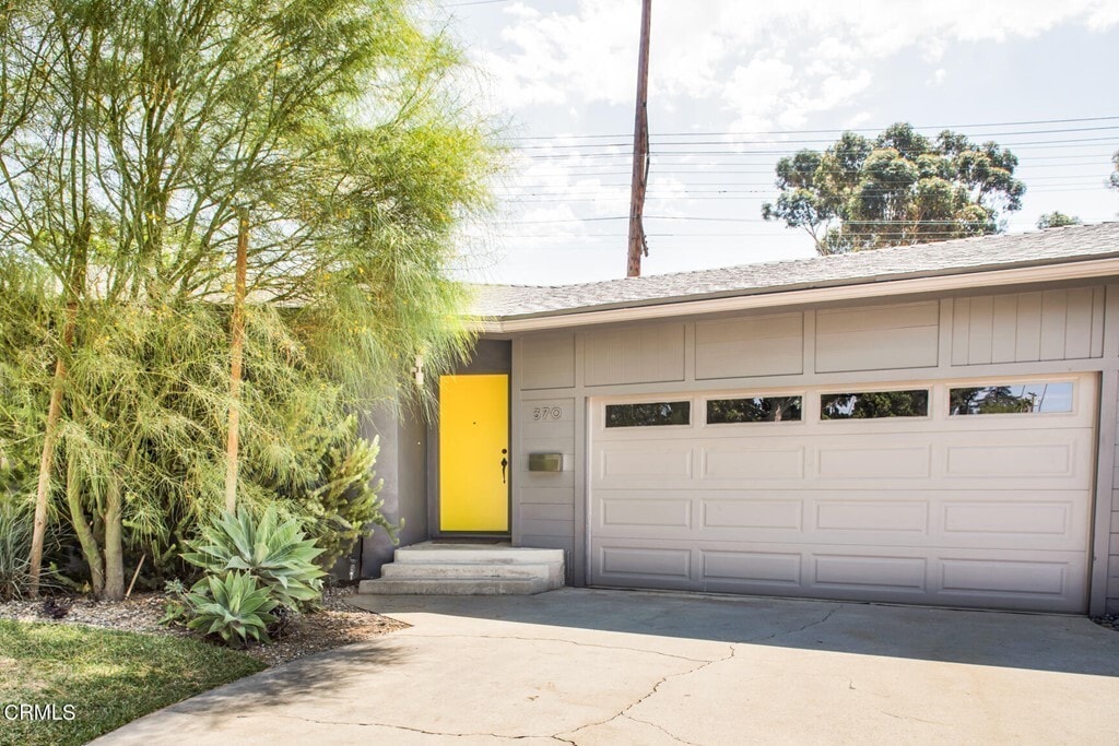 Front Entrance - 370 Grace Dr