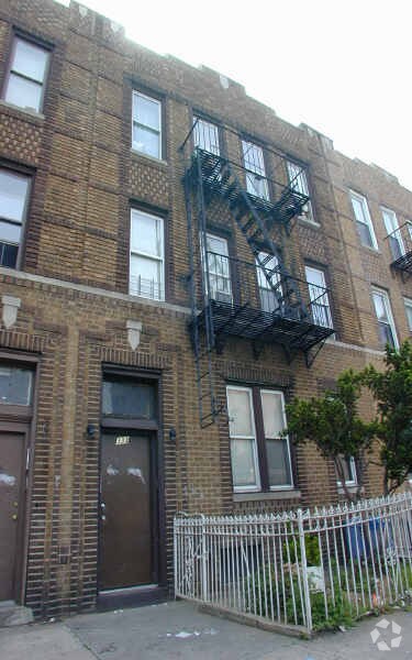 Foto principal - 333 E 34th St