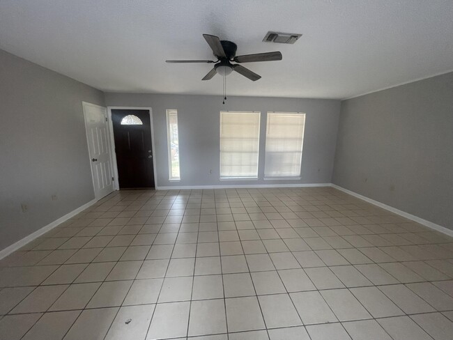 Building Photo - 319 Morgan Ln