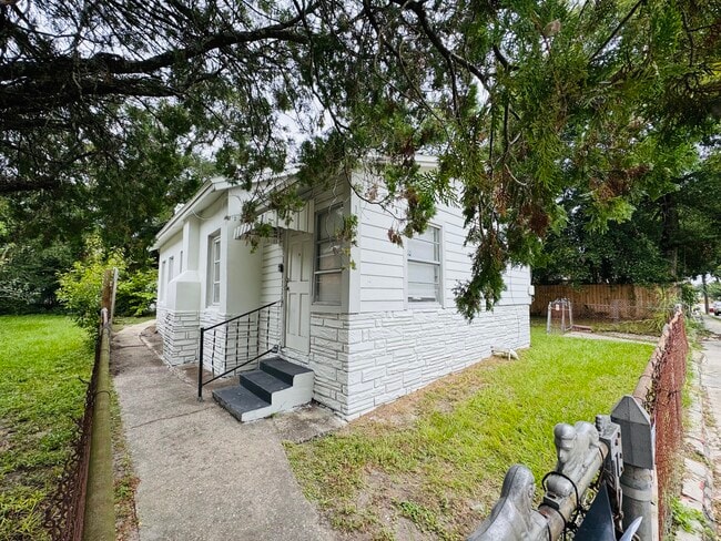 Building Photo - 1256 Bridier St