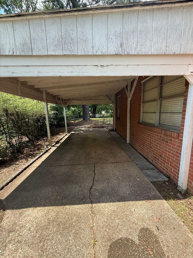Foto del edificio - 1826 Pinecrest Dr