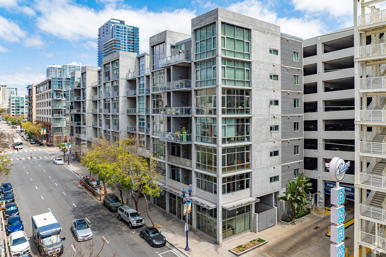 425-499 10th Ave San Diego, CA 92101 - Fahrenheit Lofts