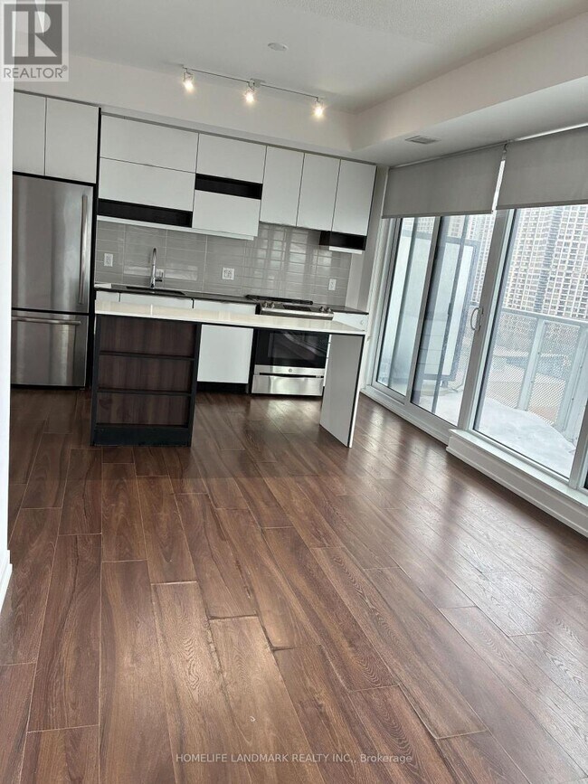 Photo du bâtiment - 4065 Confederation Pkwy