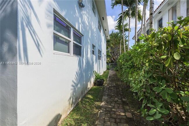 Foto del edificio - 3911 Ponce de Leon Blvd