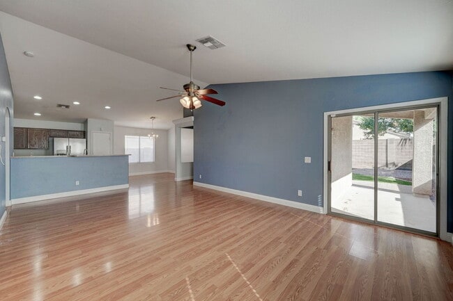 Foto del edificio - 12010 W Camino Vivaz