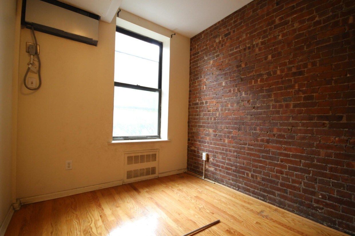 Foto del edificio - 852 Driggs Ave