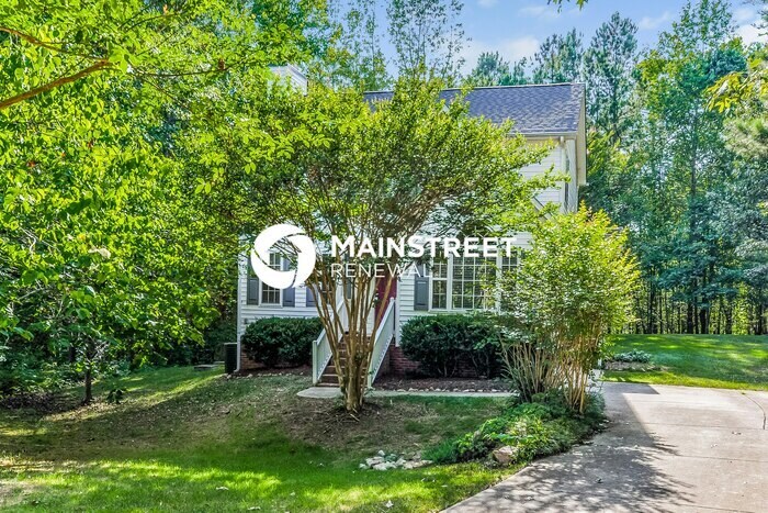 Foto principal - 3 Bedroom Pet-Friendly Home in Raleigh, NC with Main Street Renewal