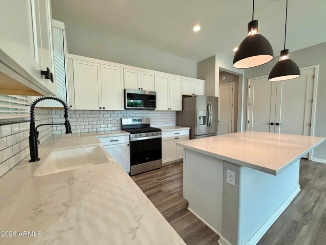 Building Photo - 10151 E Thunderbolt Ave