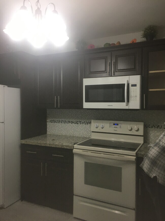 Foto del edificio - 890 W 39th Pl