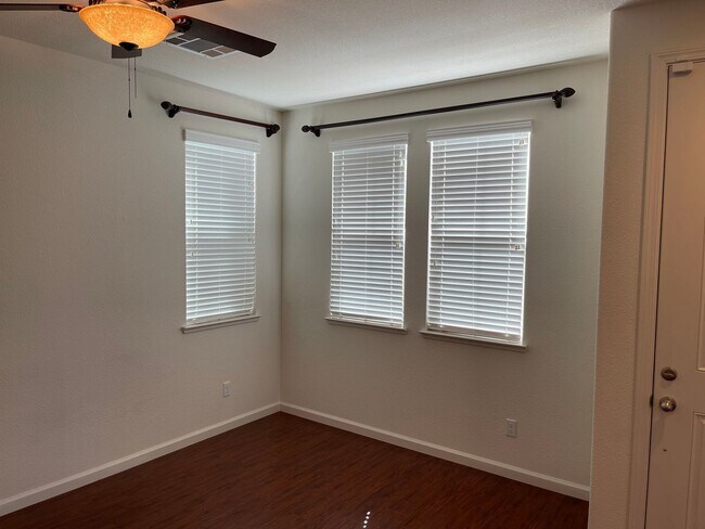 Foto del edificio - MODERN NEWER 3 BEDROOM 2 STORY FAIRFIELD *...