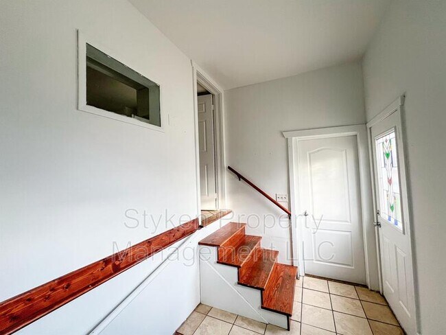 Building Photo - 396 S Fulton Ave