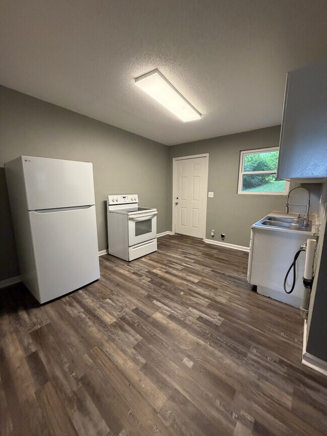 Building Photo - 4607 Highland Ave