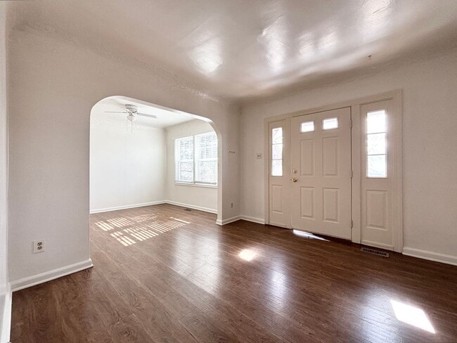 Building Photo - 454 F St