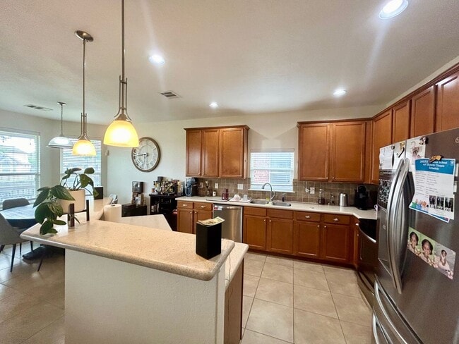 Building Photo - 5 BED/3 BATH GORGEOUS HOUSE FOR LEASE! AVA...