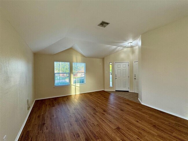 Building Photo - 227 Ashwood N