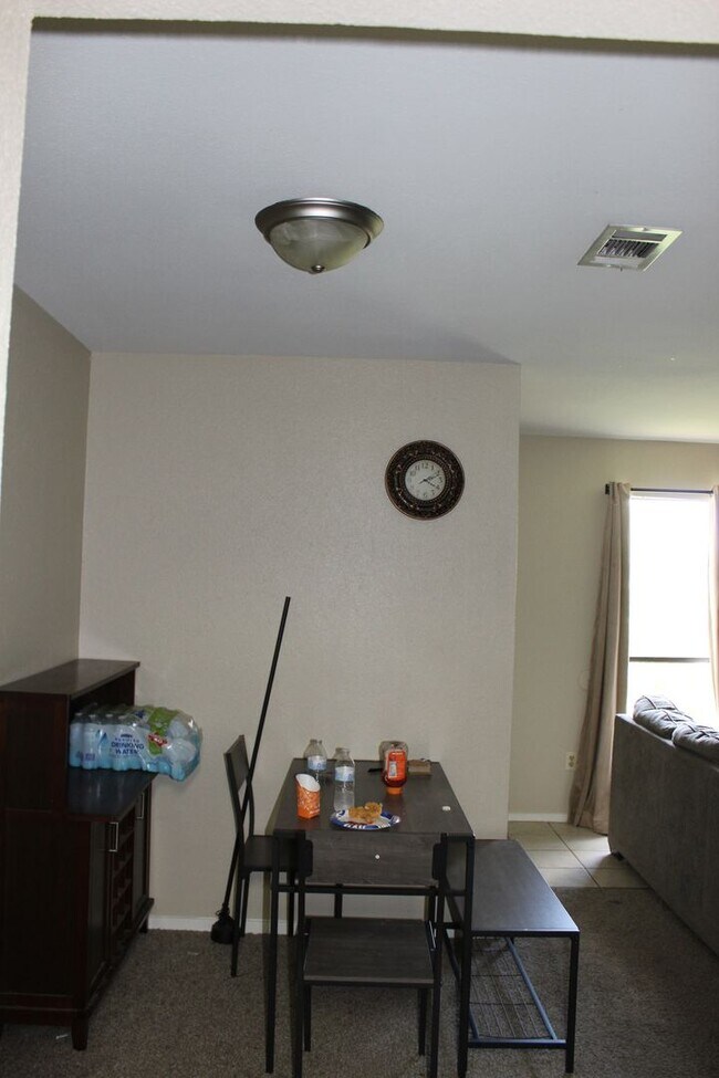 Foto del edificio - 229 Craddock Ave
