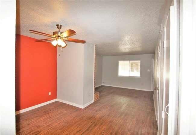 Foto del edificio - 1320 Southport Dr