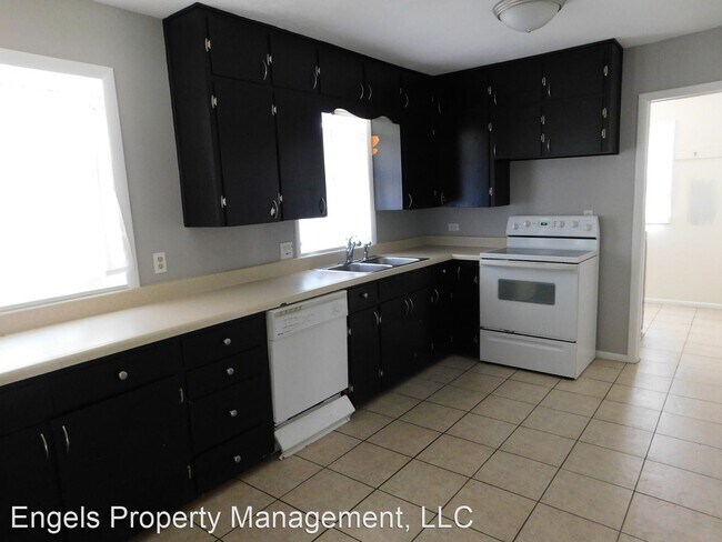 Foto del edificio - 3 br, 1 bath House - 526 W 10th