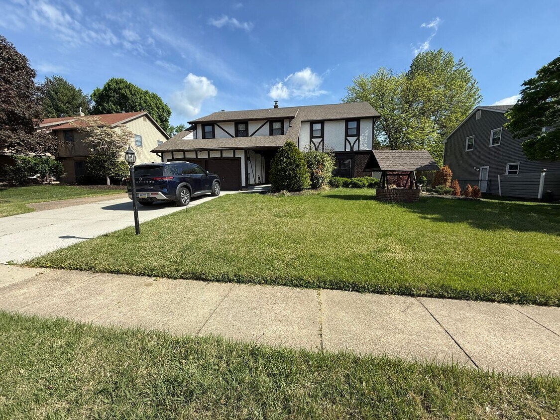 Foto principal - Large House in Cherry Hill East for Rent