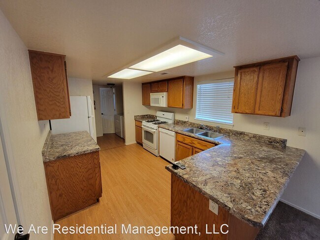 Building Photo - 4 br, 2.5 bath House - 3227 Kyle Loop