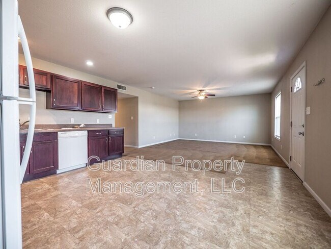 Foto del edificio - 214 E 1st St