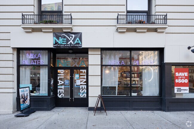 Entrada de tienda - 250 W 82nd St