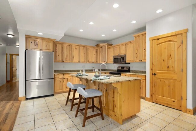 Foto del edificio - 3 Bed 2 Bath Condo!