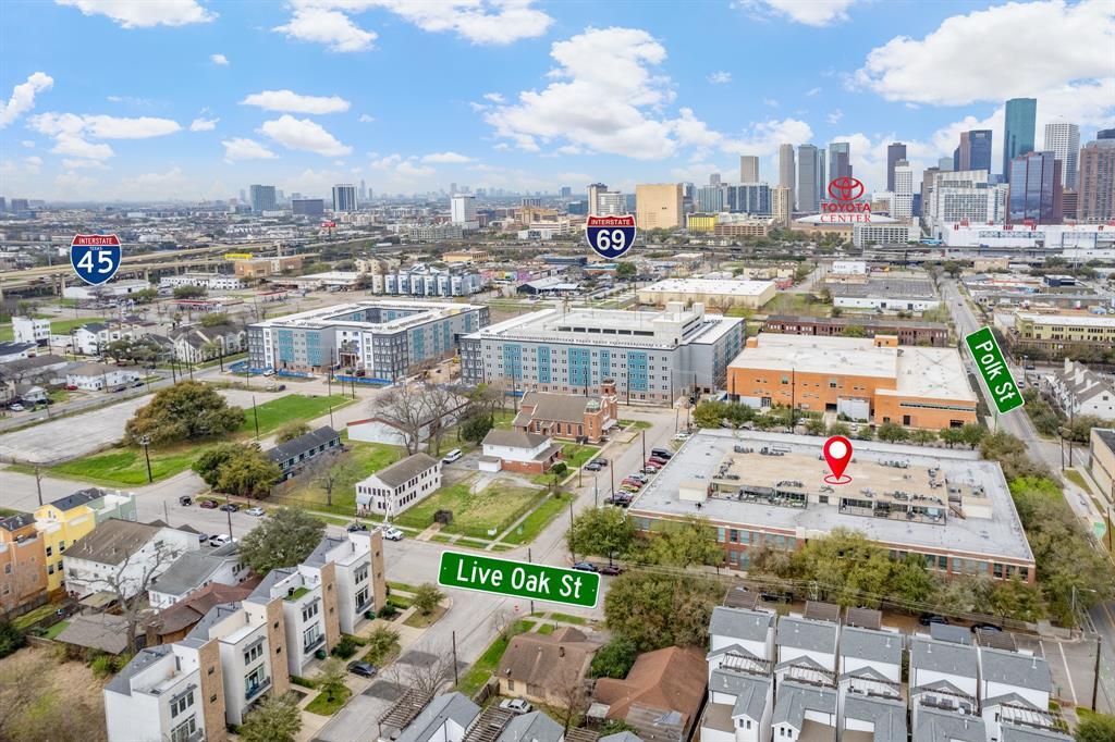 Foto principal - 1312 Live Oak St