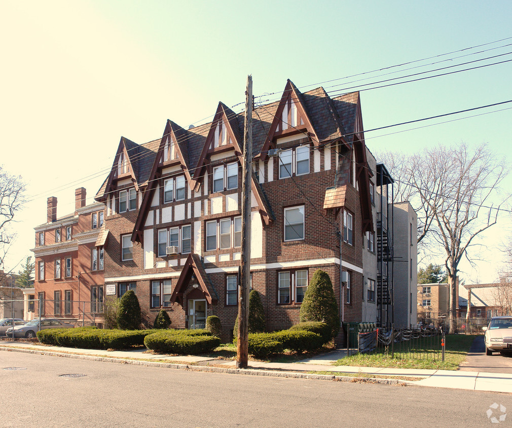 Building Photo - 1 Huntington St