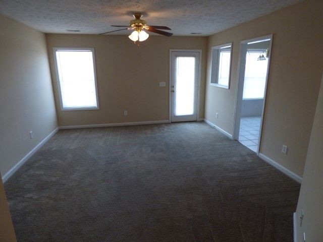 Building Photo - 3 BR / 2 BA Home in Smryna Fenced-In Yard