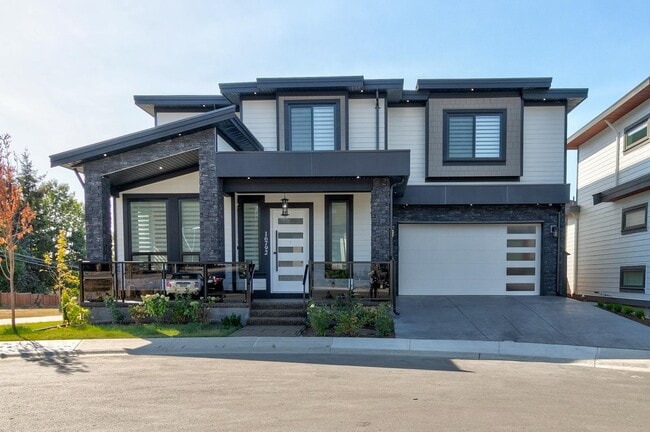 Building Photo - 16792 18B Av