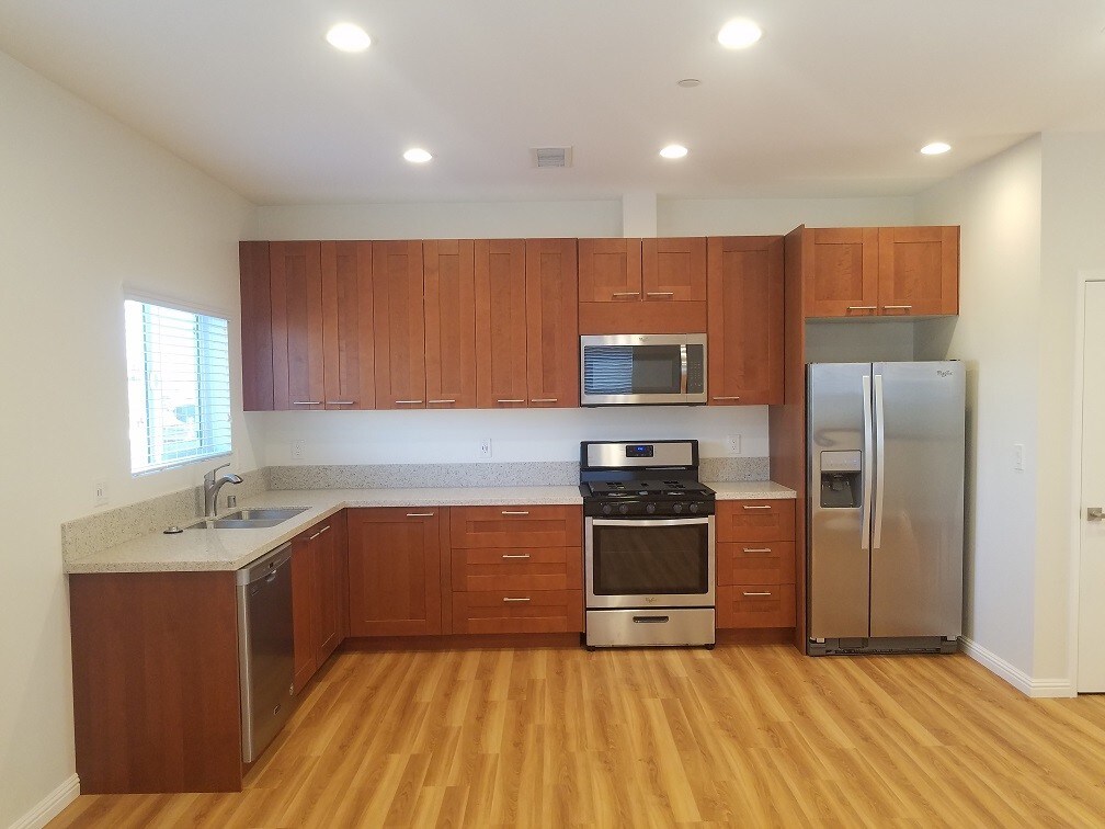 Cocina - 1429 S Sycamore Ave